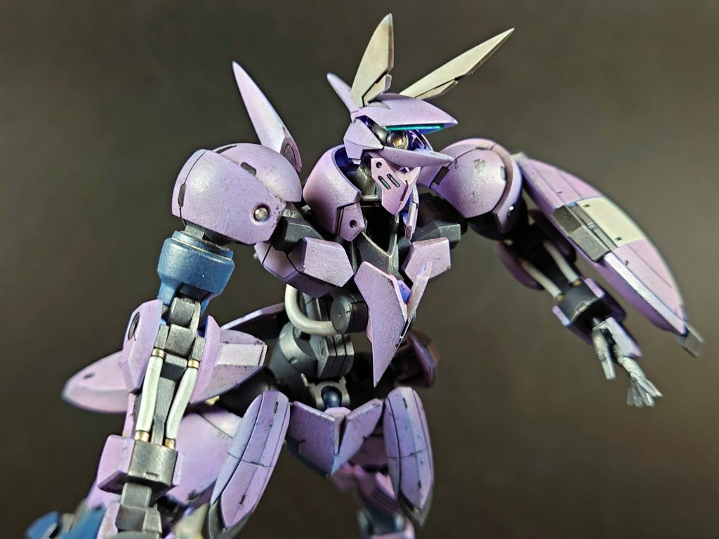 頭部内部の球体センサーはどうせあまり見えないので深く彫り込んで塗装で済ませました。