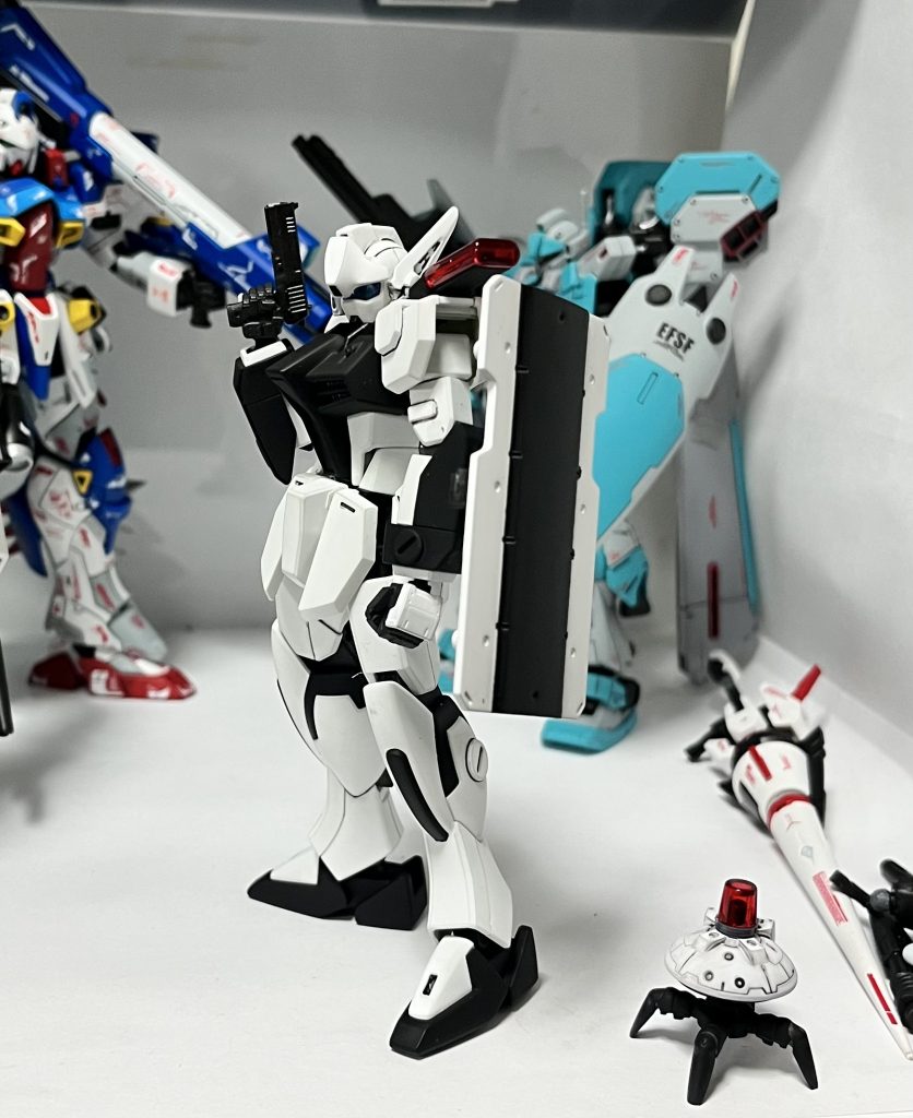 最新型なんで、リボルバーじゃなくてオートマチック単になかったからなんですが