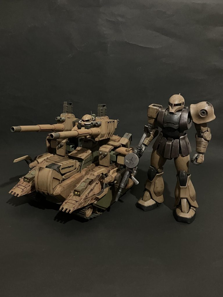 フルスクラッチしたザクタンクとの大きさ比較です♪サイズ間違えして急遽1/100サイズにしたザクタンク、目測で進めましたが後から作ったザクⅠとの大きさも違和感無いように感じ取れます大き過ぎず小さ過ぎずとよかったです♪こうなって行くと、1個小隊にするため後1機MGで揃えたいものですね〜