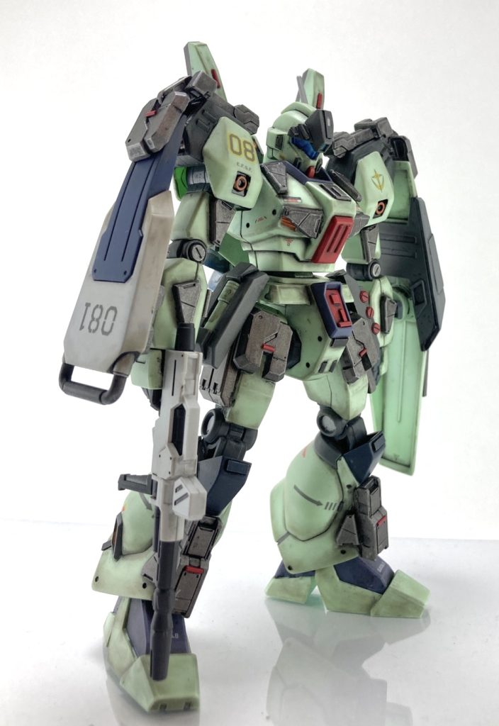 ビルドパーツを購入して付けてたんですが、それでは弱いと思い陸戦型ガンダムからシールド＆ライフルを流用しました。