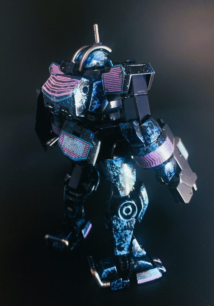 目を引くシール類は、キットに付属しているシールをそのまま利用しています。