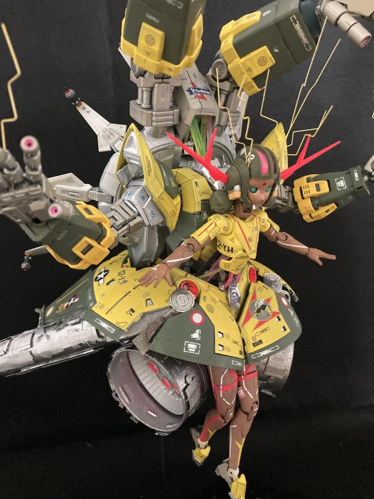 戦闘機を操るMSララァがサンダーボルト版ジオングをも従える、…と妄想で色々と盛りこんでいます^ ^ノ