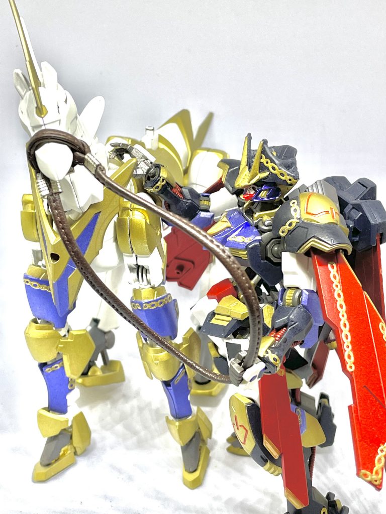 馬を愛でる皇帝。平手から改造したハンドパーツが表情になってくれました。