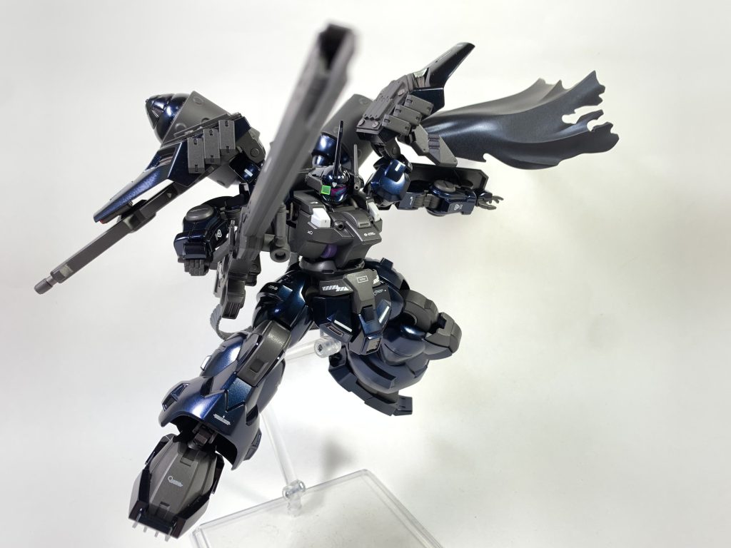 大型レールガンとマントのおかげでかなり躍動感あるポージングがとらせられます。