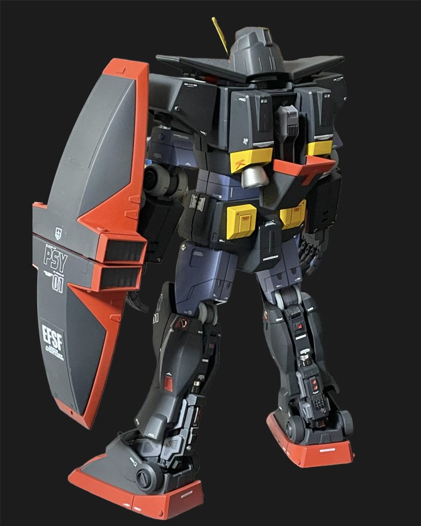 バックショット。1番手間かけたのは脚部背面のディテールアップかな。コトブキヤのラジエーターフィンが大活躍。塗り分けも面倒でしたが、変形機構の複雑さが出たかなと思います。