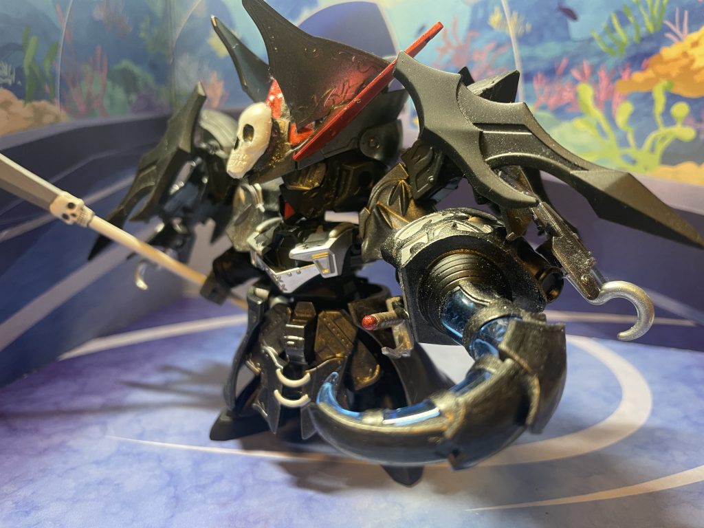 左手はフック！腰の剣は飾り。