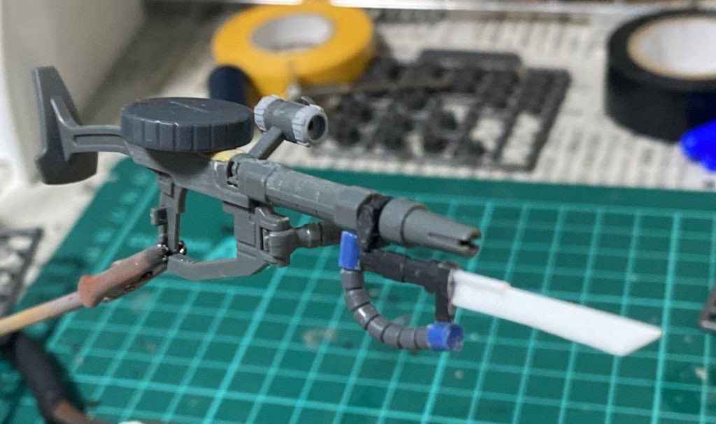 こっちも強度確保が大変だったヤツ銃剣の持ち手はグフの剣、パイプはヒートロッド、刀身はプラ板です。ほとんどグフやないかい