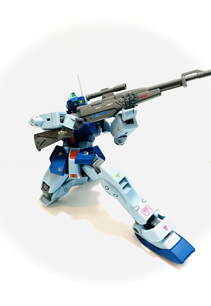 スナイパーライフルを構えた時の人間的な動きが良いですね。