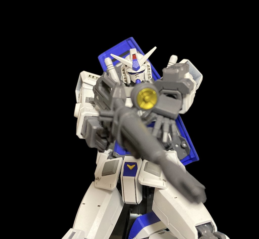 正面から見るとなんとも不細工なガンダムなので好きになれませんでしたが、正面以外から見るとかっこよく見えるようになってるんですね。今更気付きました。