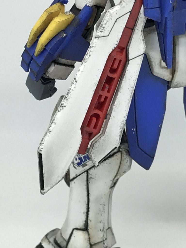 この羽?部分の肉抜き穴…さすがにひどくないですかバンダイさん😨