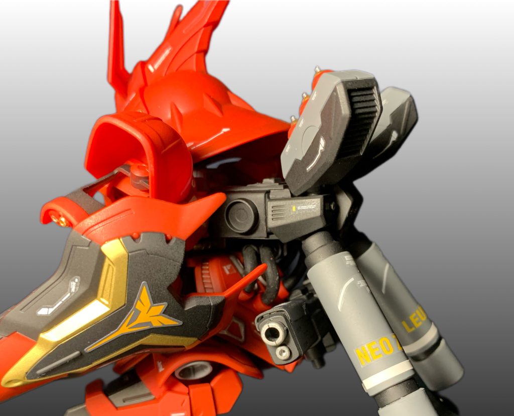  BB戦士サザビー自体の出来がとても良いので、本体は細かな造形改修で済んだのが助かりました。合わせ目消しなどの基本的な改修後に塗装→デカール→艶消し→メタルパーツと進めました。