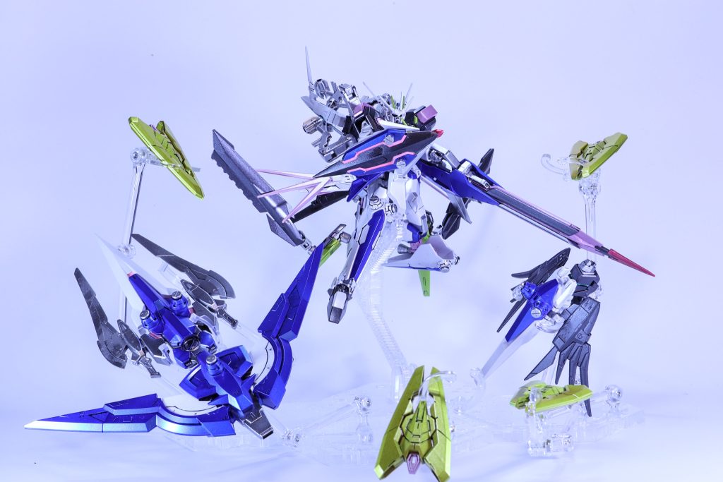 　ブラスタービットとフォートレスを同時運用することで、本体と7機の無線誘導機による作戦行動が可能となる。