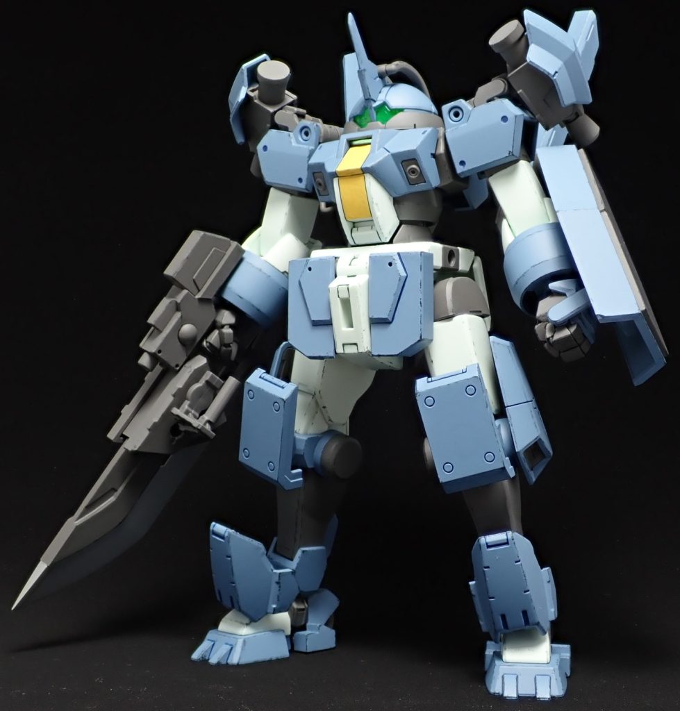 デミトレーナーをベースにしたことと、武装を近距離に絞ることでデミトレーナーに慣れ親しんだパイロットであれば容易に扱えるようになっています。