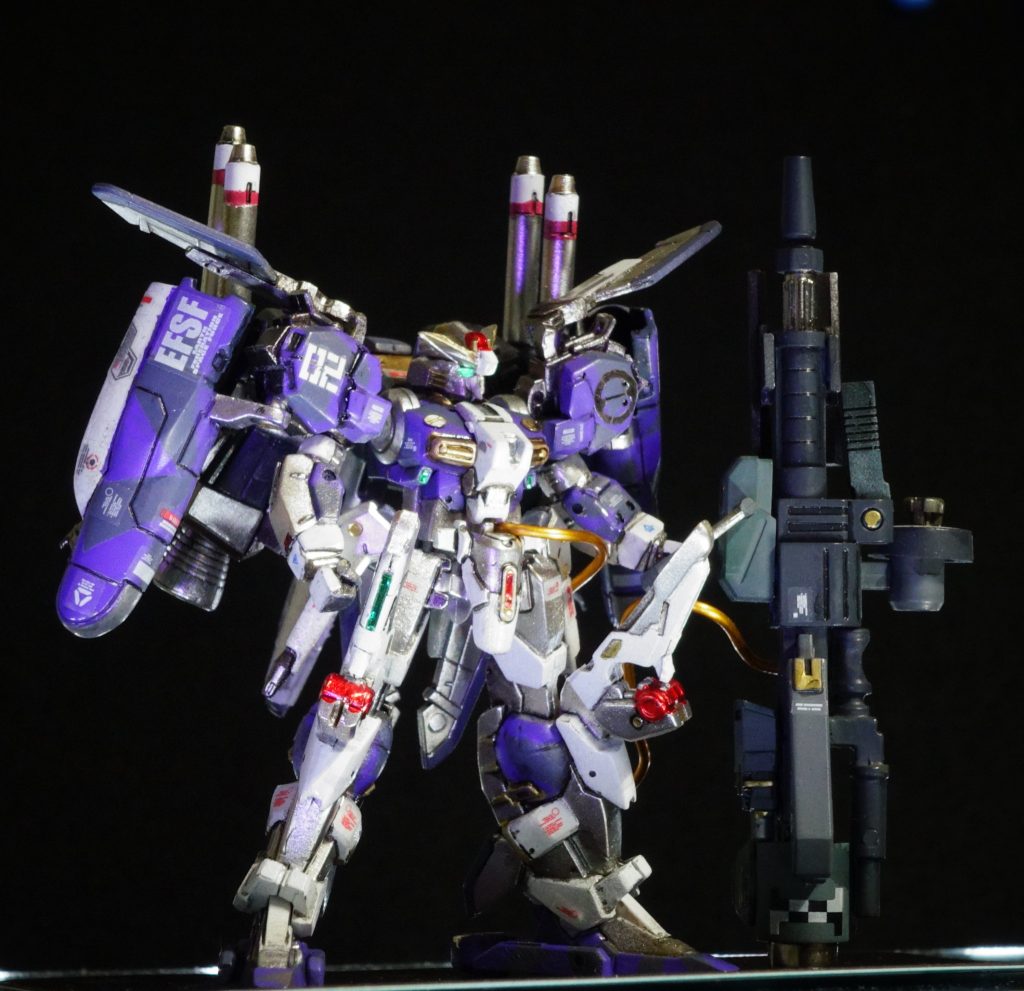 ●カラーリングはガンマカエアブラシでガンダムグレーとガンダムパープルでシュウプリッター(ドイツ語読み?)迷彩してみたのですが、明度が同レベルで、写真だと言われないと気づけ無いレベルでしたね。実際はもっとパープルなんですが、WBが青よりかなあ。●パープルで塗ったプロペラントのカウリングを見て、シンカリオンか?と思ってしまうのは私だけ?