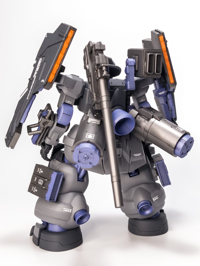 バックショット。グレネードランチャーとプロペラントタンクやブースターが干渉しないようにするのがちょっと手間取りましたが、結果的に密度感が上がっていい感じになりました。