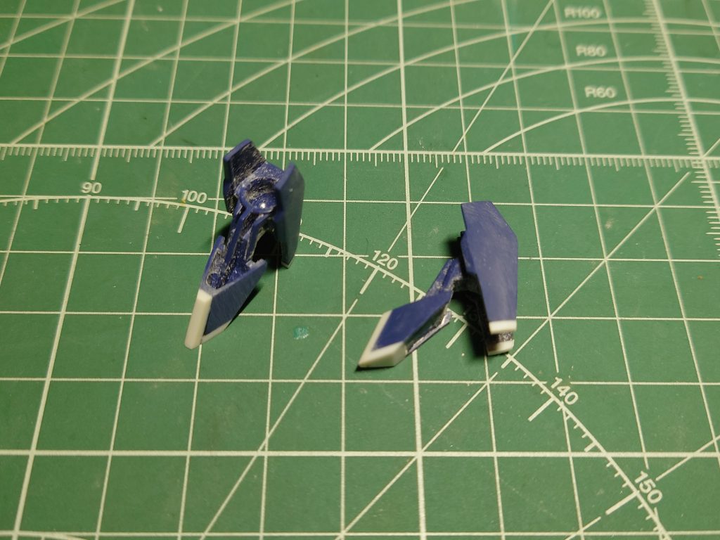 ハイヒールは肉抜き穴埋めを兼ねて底面と爪先で1ｍｍ延長