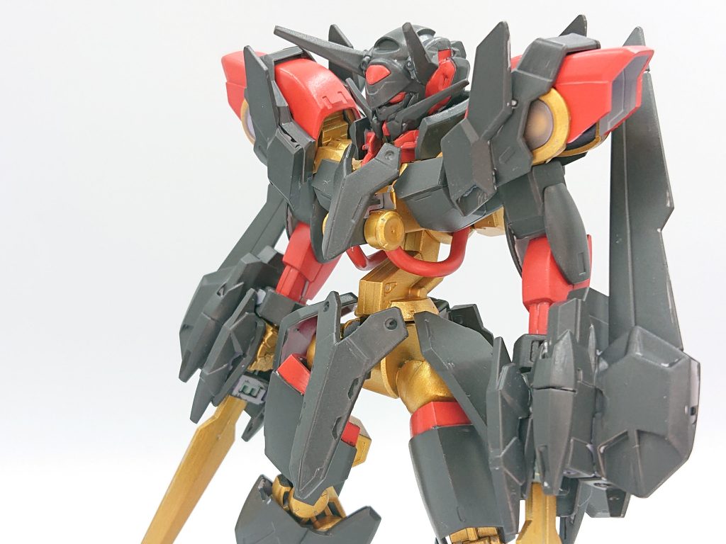 カラーリングとしては悪役として使いやすい赤、金、黒の三色を使用。使用した塗料は以下の通り・NAZCA フロストマットブラック・NAZCA フレイムレッド・スターブライトゴールド