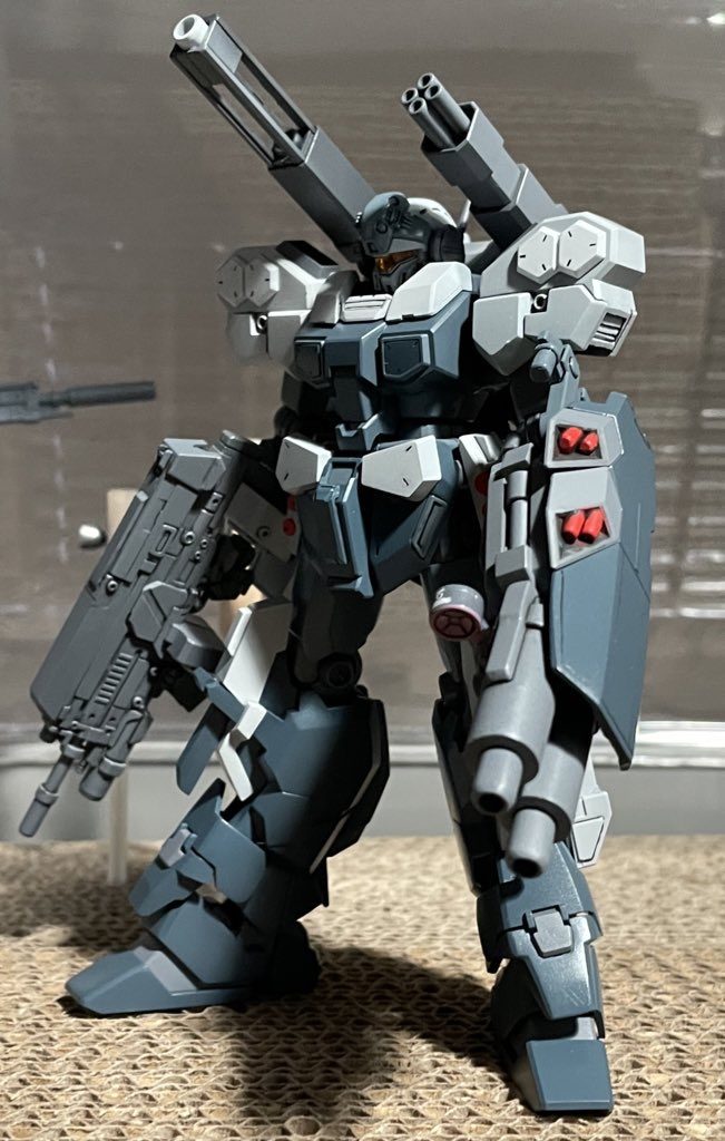 カラーリングに失敗したの図めっちゃつまんない感じだったのでボツ。で、若干の訂正(ホワイト多め)を加えて完成させました。