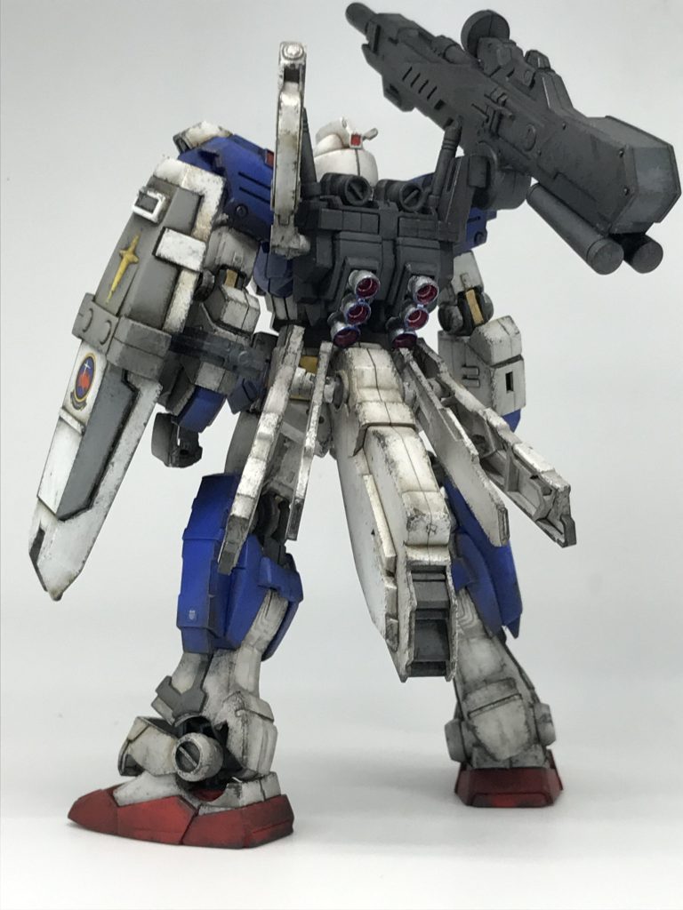 お尻のスラスター?の合わせ目ぇぇwwwよ〜し!HGUCコンプリート計画の為に、ガレージからダンボールにしまってある過去作全部持ってきてやるぜ〜