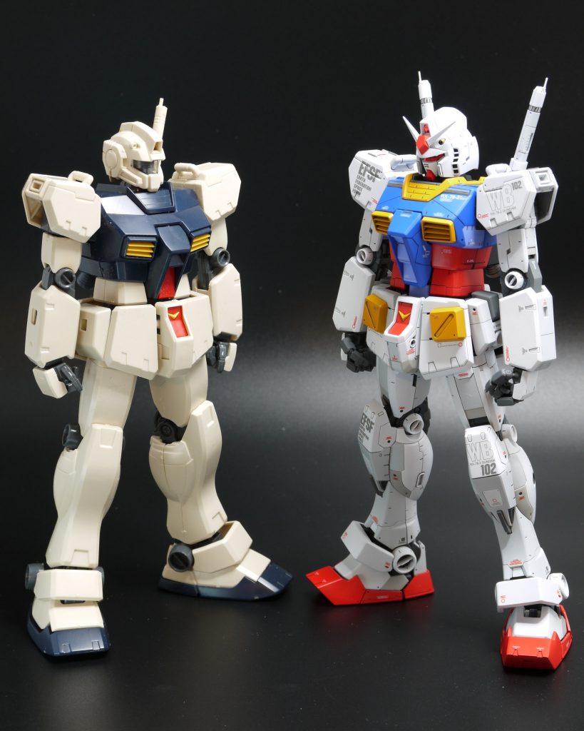 Ver. Kaとほぼ同じ体型のジム改の素組みとの比較。胸、胴や脚がスリムになっていることがわかると思います。