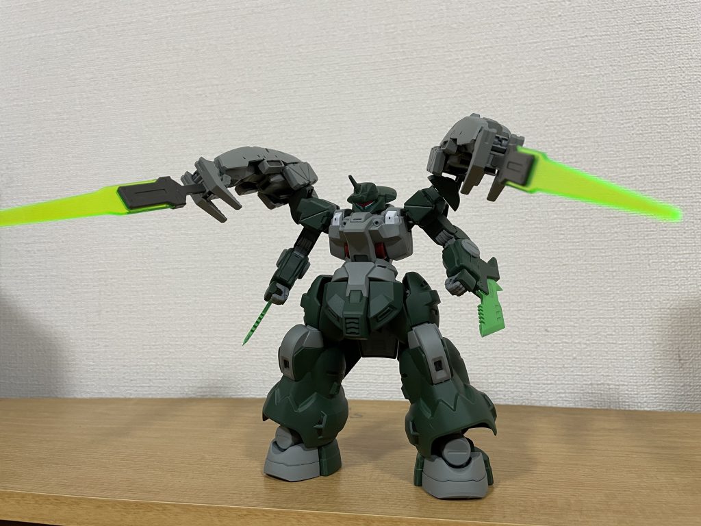 アームの武装装備用の差し込み口をそのまま使ってビームトーチを装備できます。手数で敵基地を制圧します。