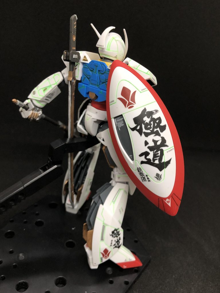 背部から。極道のデカールがお気に入りです。
