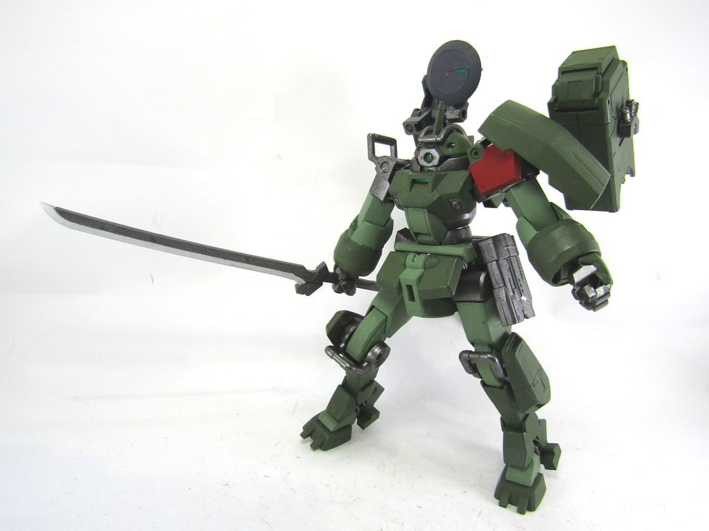 斬MS刀「日火」ニカ姉と別れる前にもらった刀。ニカ姉は言っていた。「刀はスペーシアンには打てないの。形は真似られても魂を込めることはできない。これは刀鍛冶の末裔の私が打った、あなたを守る御身刀。」というやり取りがあったと想像しました。