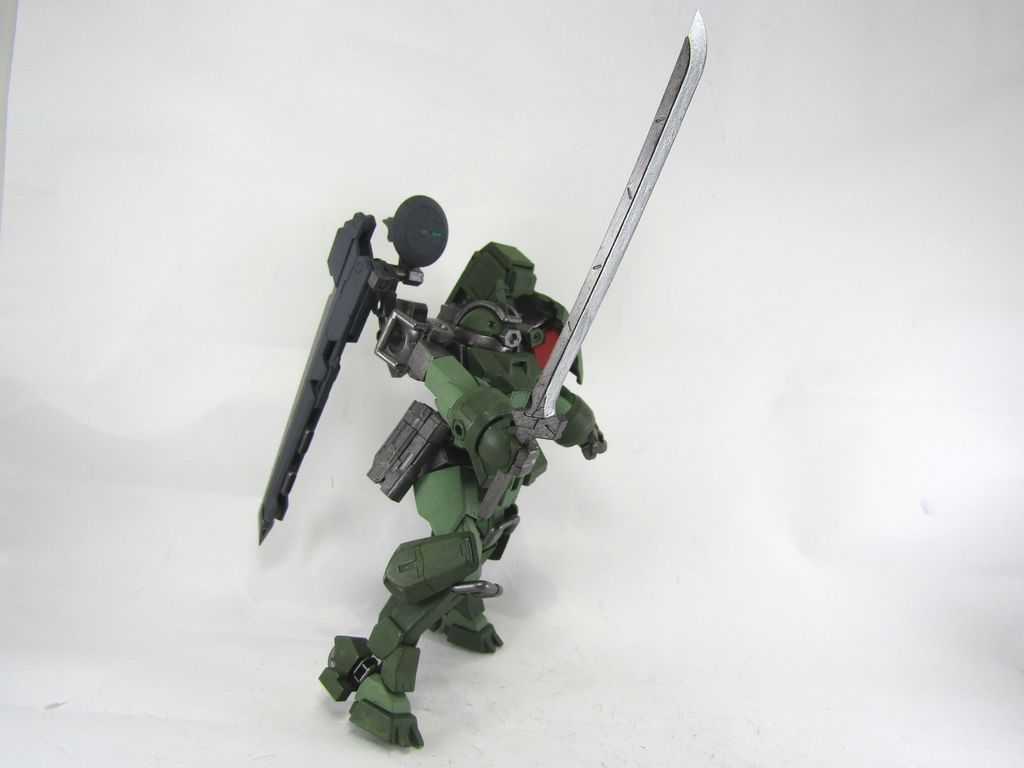 水星の魔女を見ながら、ガンダムらしくきっと第2期あたりは戦争に巻き込まれるよね、チュチュはどうなるのかな？と考えながら設定を考えました。キリ〇みたいに荒野をさまよったりするのかな？