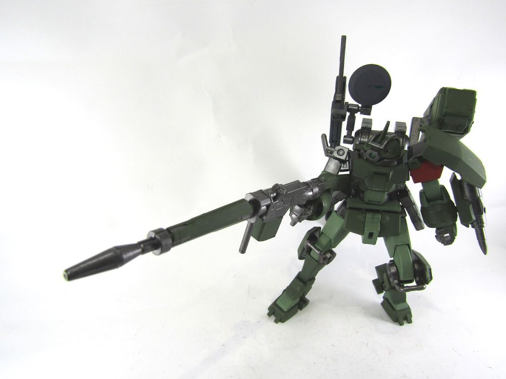 対MS用ライフル。唯一のビーム兵器。マガジン式に変更しました。マガジンはプラ板で成形しました。