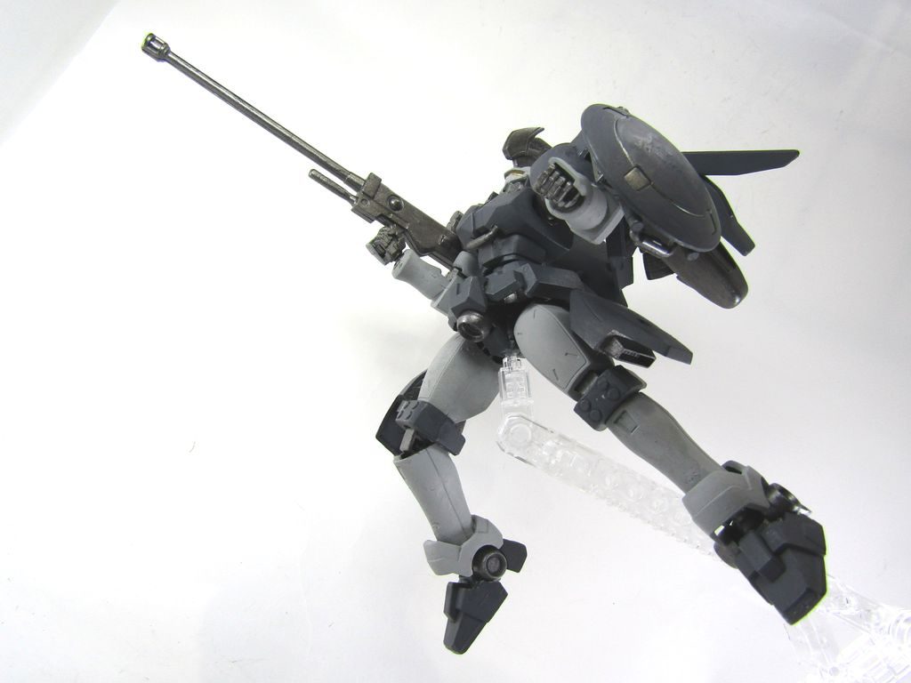 太腿のところもスラスター化しています。