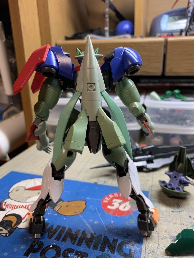 バックパックはマンロディの足パーツとグレイズアインのドリルキックパーツを取り付け。パッと見はほんとにイカでしたw