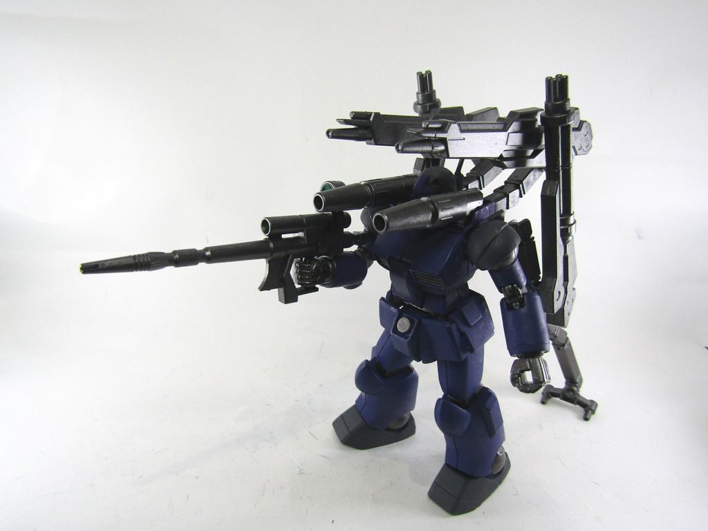 海上に姿を見せたら大型ビームキャノン砲で迎撃します。