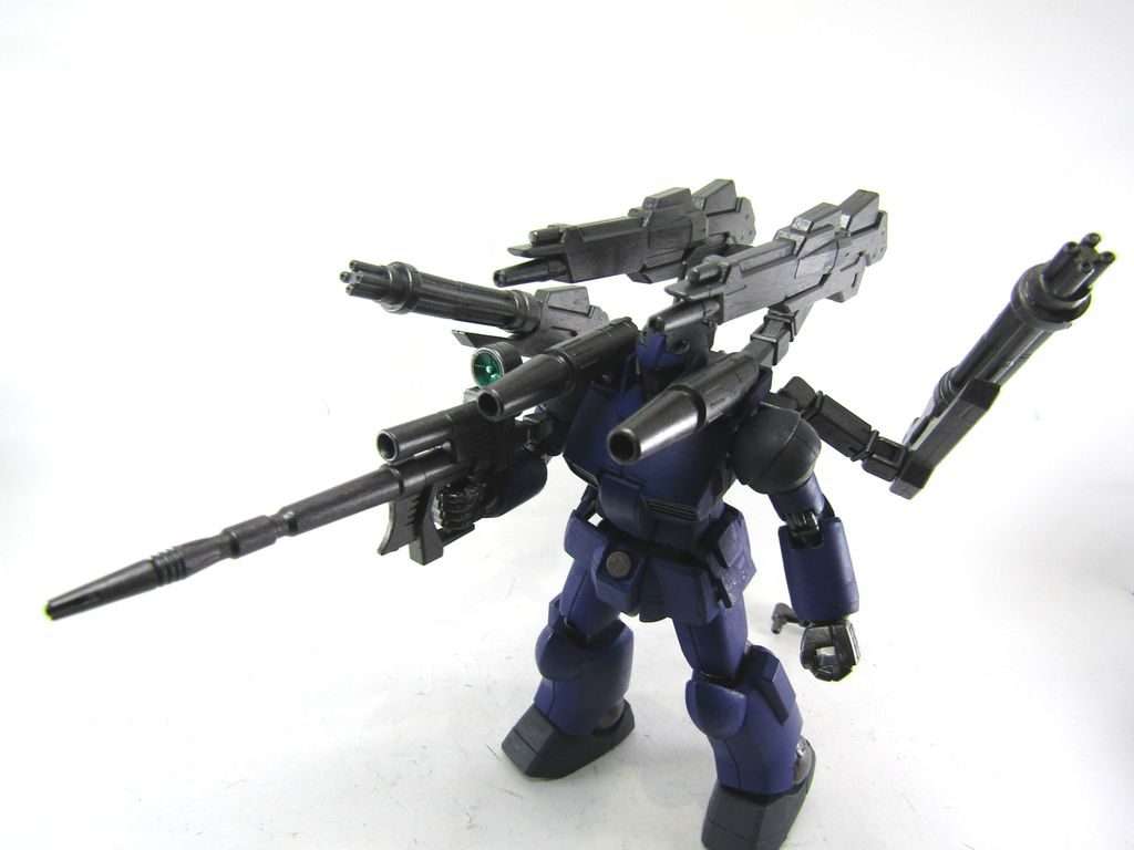 モビルアーマーから対地ミサイルを撃たれたり、ドップ等の航空戦力に対応できるよう、大型ガトリングで迎撃します。