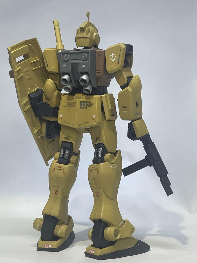 サンドイエローをメインにウッドブラウンのボディ。艶消したせいか案外しっくりきたかなと思います。関節のジャーマングレーがいい差し色に。