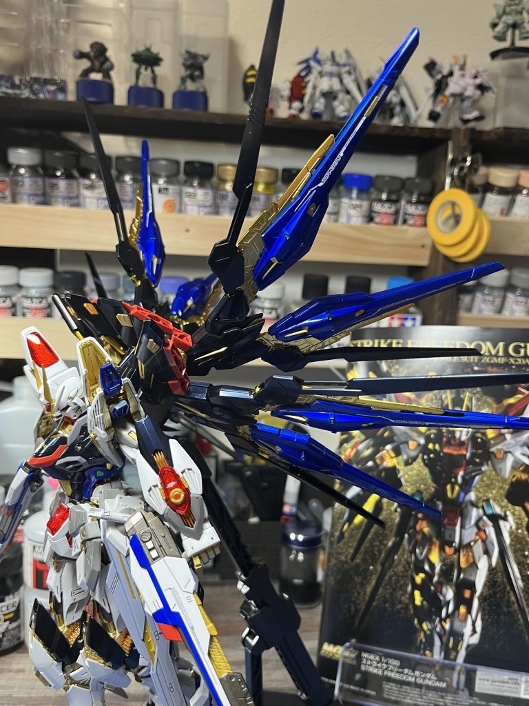 外装青はミッドナイトブルー外装黒はプレミアムブルーブラック外装白はガラスパール外装グレーはオリジナルパールグレーで塗装しました(^^)