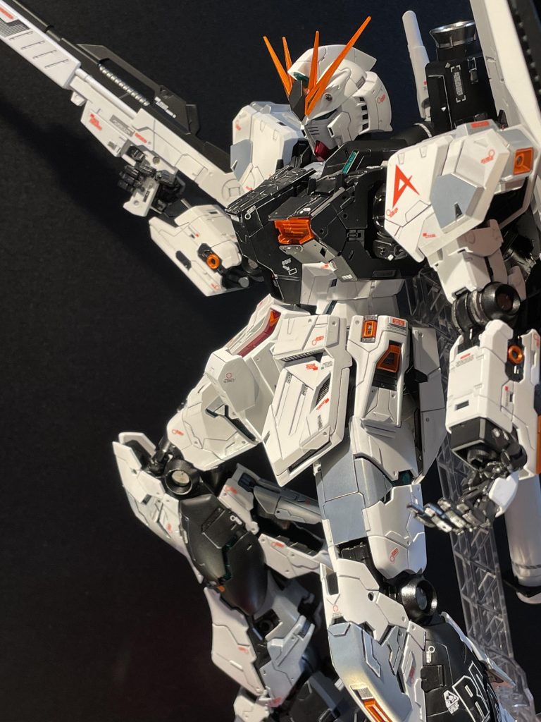 ちょっと顔が面長だなぁと、自分の顔のデカさを棚にあげて親心でフェイスパーツの顎を削ったり。なんだろう。最初怖かったけどやってみるとちょー楽しいじゃん!なんかノッてきたぞ。