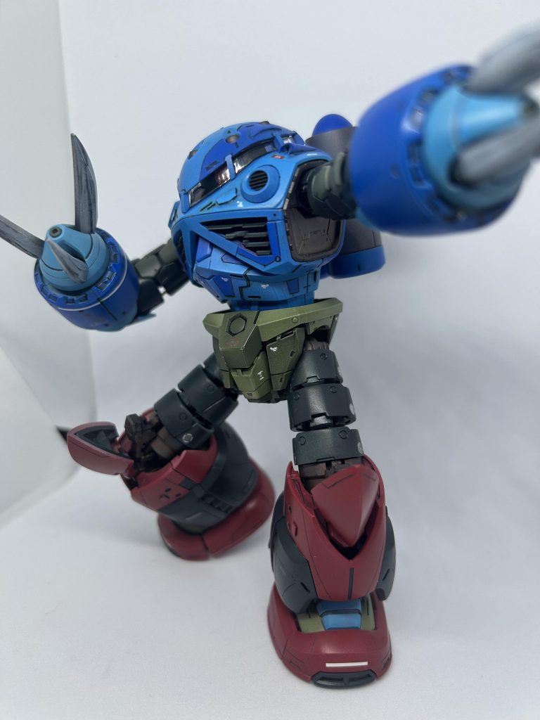 可動が楽しいんですけど割と簡単にクニャクニャになるね。あとポーズ取ってたら10%くらいデカール飛んで行きました。