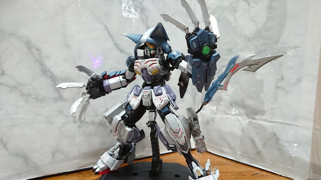 デカイ腕がつめを強調したかったので戦国アストレイからとりました爪もヘビーアームズらしくナイフで‼️