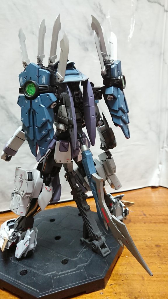 収納後ろのバーニアも横スライド