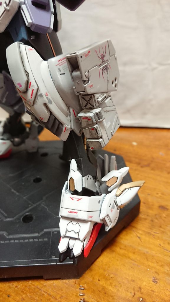 ミサイルポッド上をハンドガン収納に改造メインはバルバドスでふくらはぎのボリュームが個人的にすきです