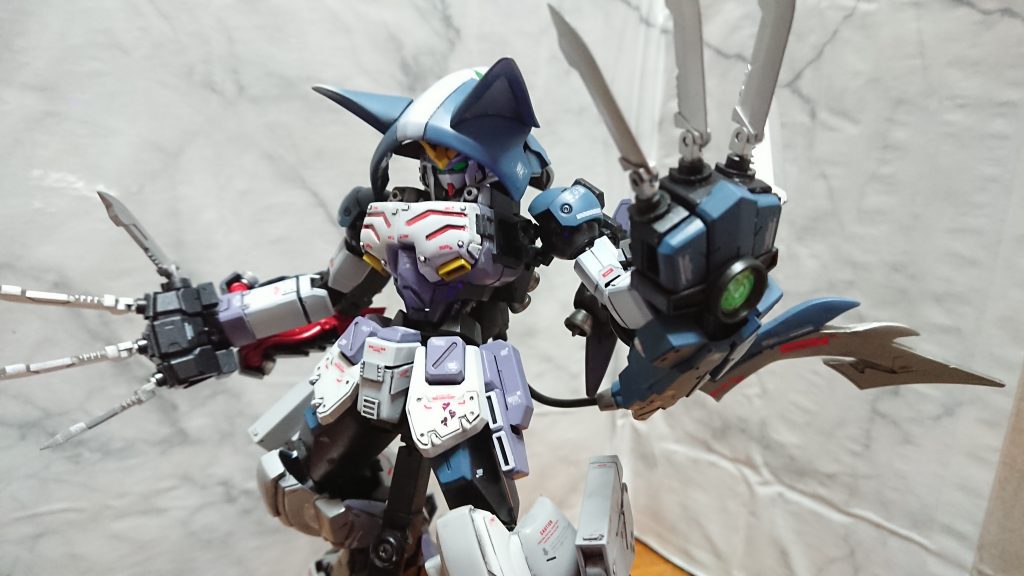 今回、4機めのフードシリーズ作成しましたウイングガンダム5機で一番好きな機体がヘビーアームズ最初の頃だしたヘビーアームズ改と違い女性的なシルエットわ崩さずゴツさだけはのこしたかったところが一番苦労しました自分的には満足ですもしよろしければ他の作品もご覧いただけたらうれしいです。