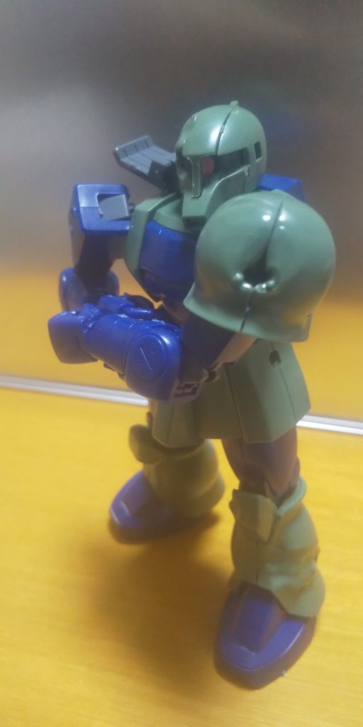 旧ザクの定番！ショルダーアーマーを使ったタックル攻撃！