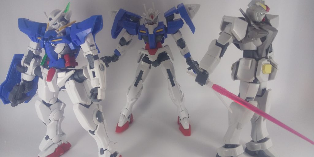 この3体を並べてやりたかった。「目覚めてくれ!ダブルオー!ここにはOガンダムとエクシアと俺がいる!」以上でエクシアリペアⅡの紹介でした。ダブルオー世代なのでまだ持っていないスローネ3機やスサノオ、リボーンズガンダムやガデッサといったイノベイター側の機体やアリオス、セラヴィーなどあった即集めたいです。