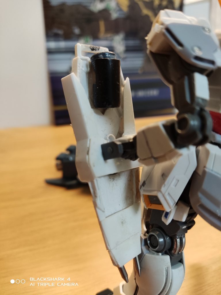 シールドの下の棘はボールペンですね。多分ガンダムヴィダールのスコープにバーニアがついてますね。 