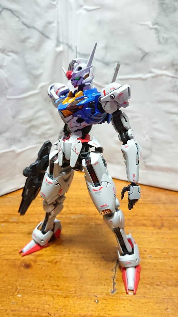 手6ミリ延長、足8ミリ延長、首2ミリ肩ボリュームつけ後ハメ足すじぼり追加顔ツインアイ自作アンテナシャープ化、顎小型YouTuberや雑誌、皆さんの作品を拝見して良いとこ改造してます