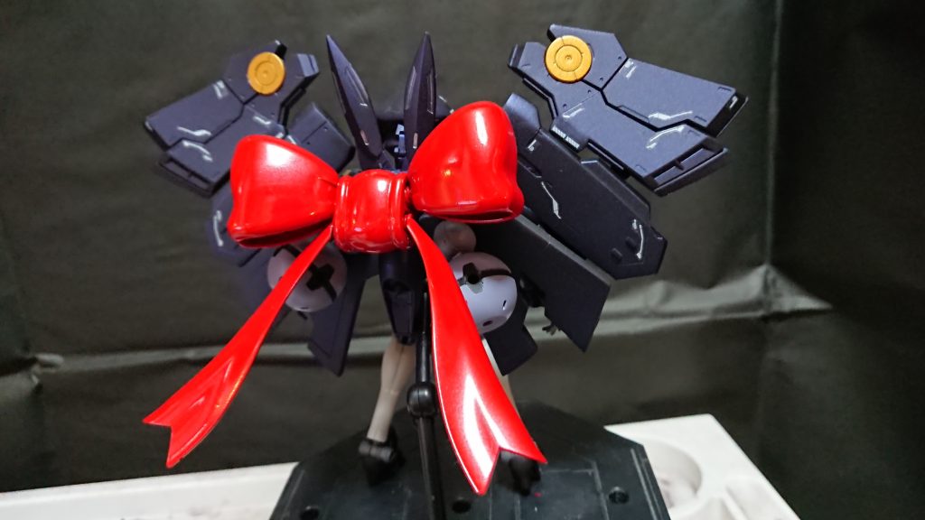 キキの特徴といえば全体的に黒なのでアクセントのリボンはおおきく派手に