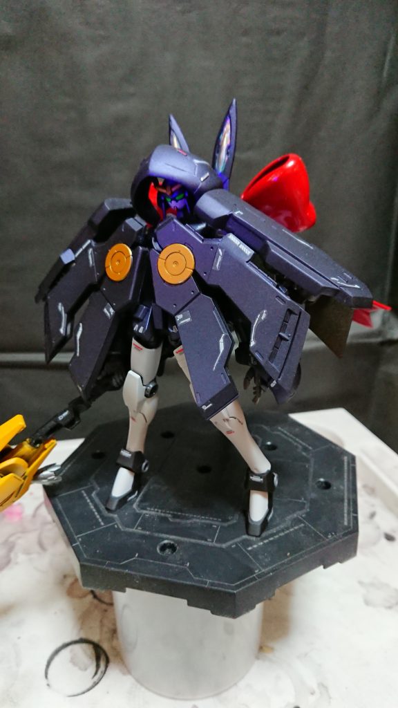 ツインアイは蛍光