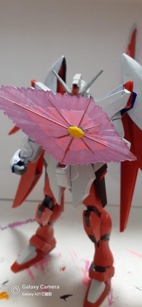 他は、ビームシールドです。エネルギー配分を、考慮するために、デスティニーよりも、威力は弱くなったが、長時間の展開が可能になりました。