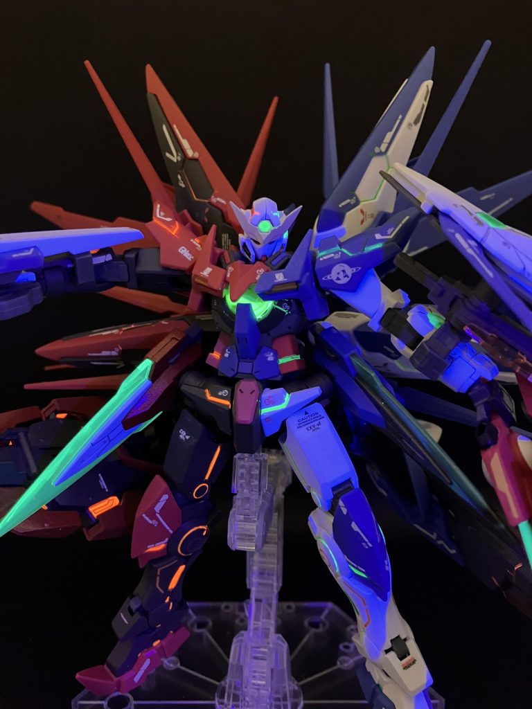 蛍光塗料楽しいです笑