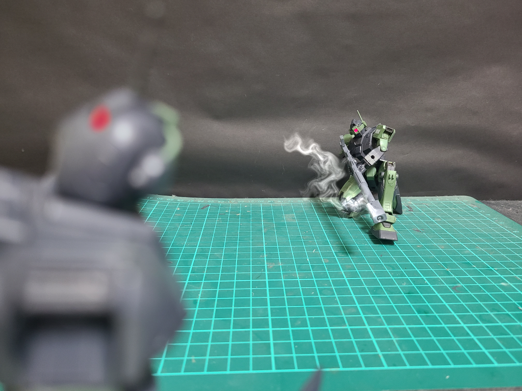 ハウンドσ「……………え？」ハウンドγ「てめぇオレの獲物横取りすんなよ！」ハウンドσ「お前がいつまでも手こずってるから援護したまでだ文句言うな」ハウンドγ「なんだと！！」